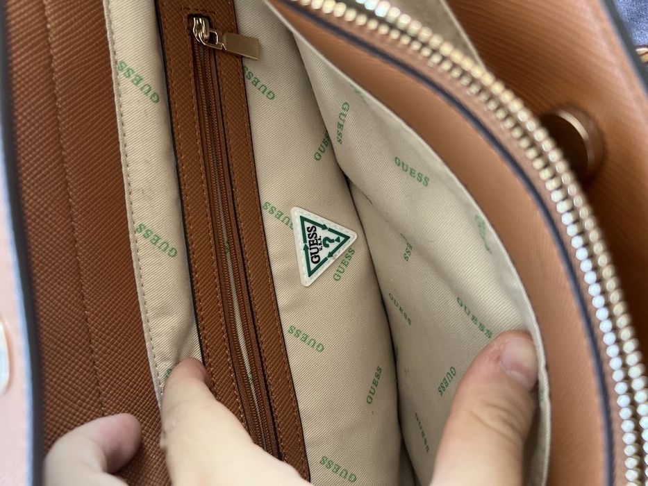 Vand Geanta GUESS originală