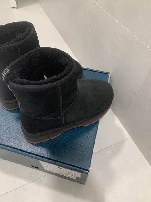 Ghete UGG EMU negre, SHARKY MINI, din piele intoarsa