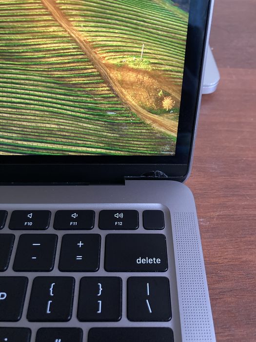 macbook air M1 srochna sotiladi