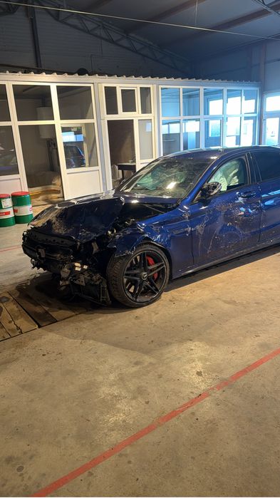 Vand Mercedes c 6.3S amg avariat
