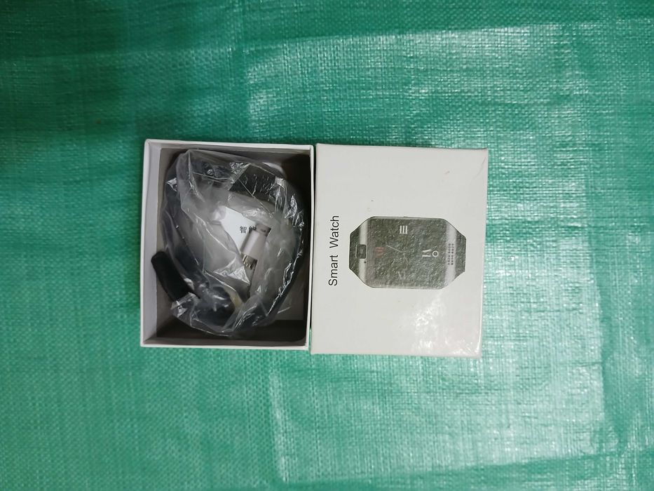 Smartwatch cu SIM card, camera, difuzor, incarcare USB, Nou la cutie