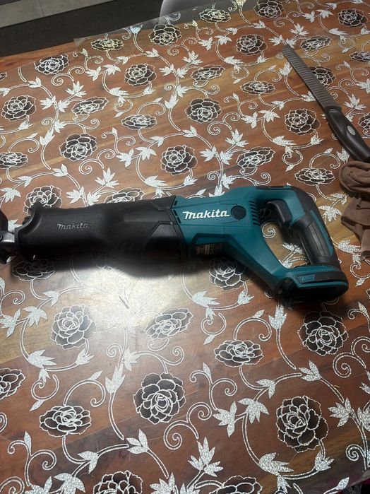 Fierăstrău tip sabie