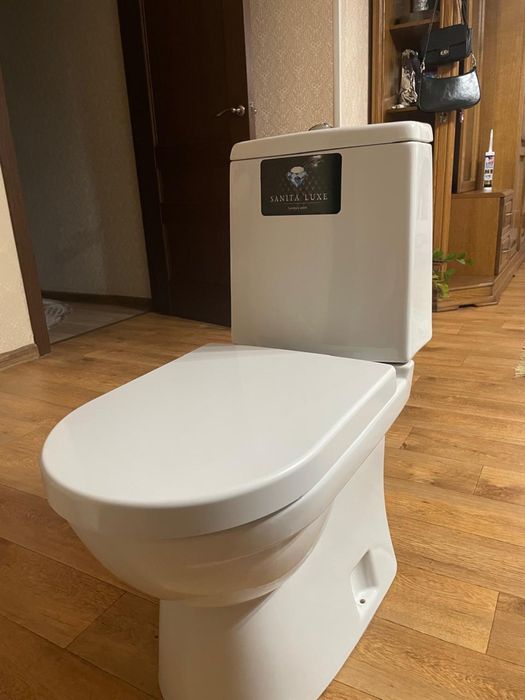 Унитаз в хорошем состоянии , рабочий