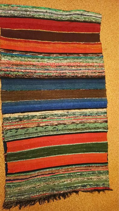 Продавам домашно ръчно тъкани черги!