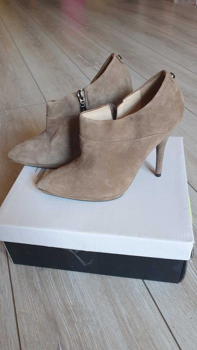 Нови обувки GUESS 36 номер, дамски