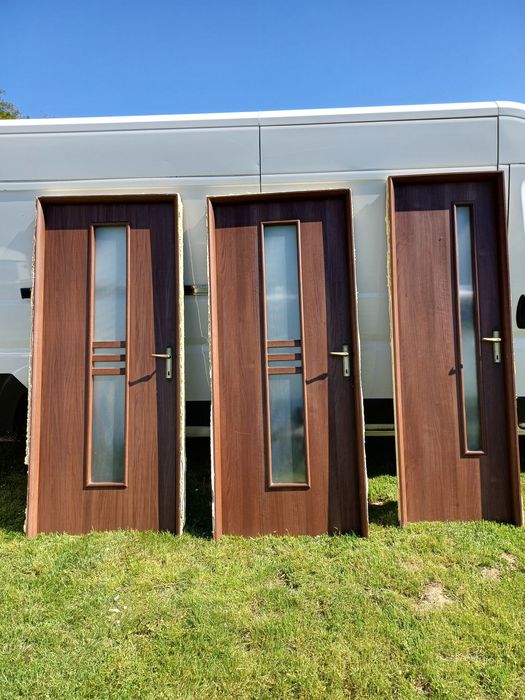 Vând 3 uși interior cu tot cu toc  montate într-un apartament nelocuit