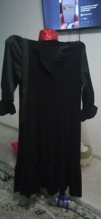 Продам две платья женский