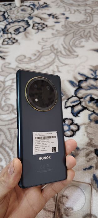 Honor x9c sotiladi hotrasi  8.256gb holati yangi.