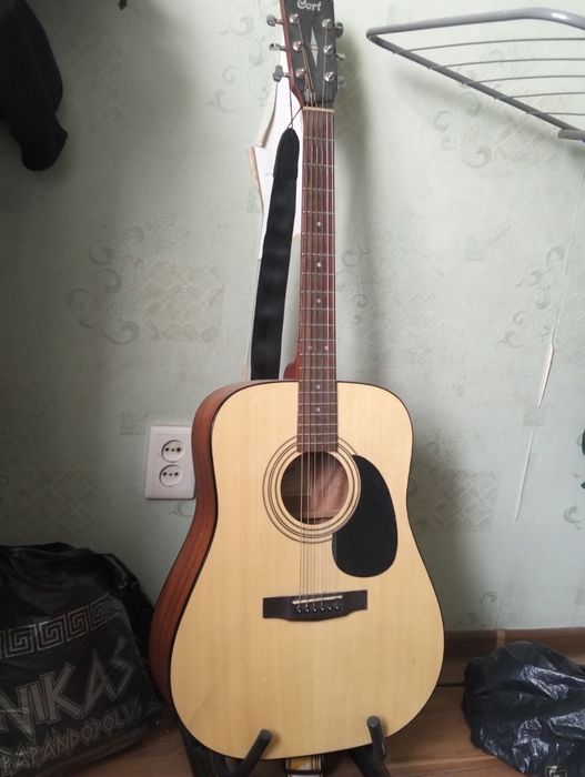 Гитара CORT б/у 1 год