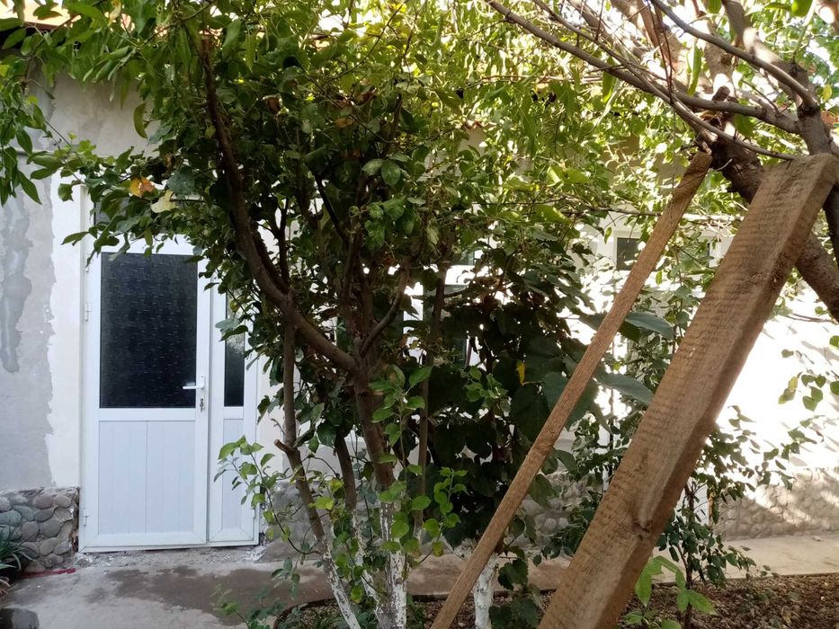 Уй сотаман 2,25сотих,дустлик метросигача 170-200м,5-7минутли йул