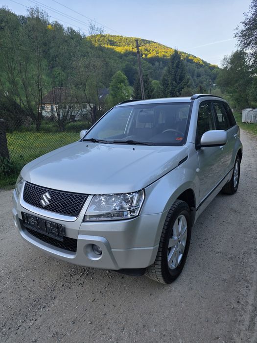 Suzuki Grand Vitara 2.0 Benzina + SET ROTI IARNA CADOU