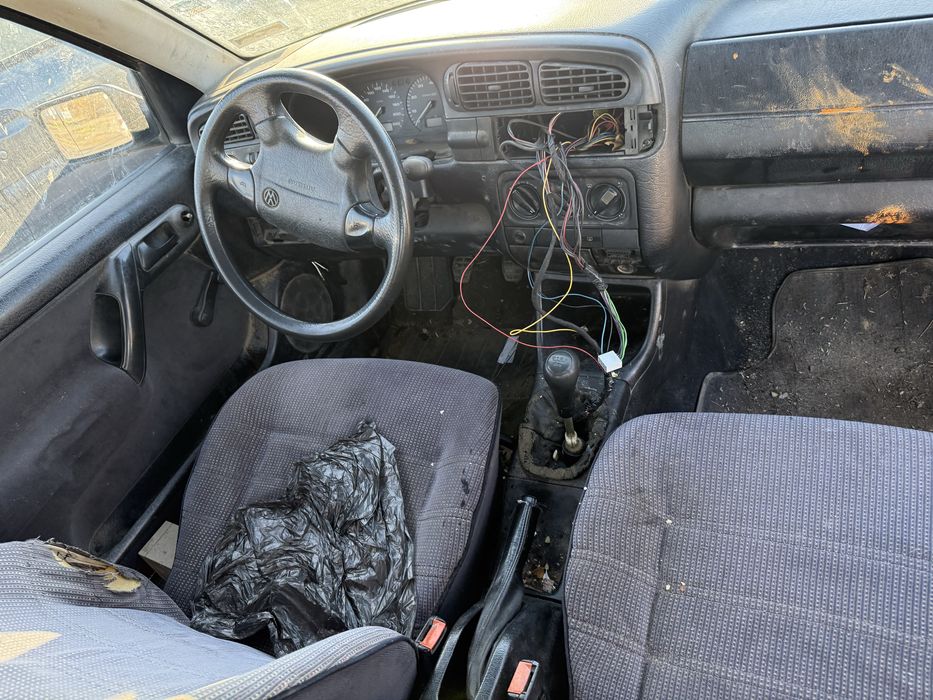 2 бр VW Vento 1.6 бензин на части