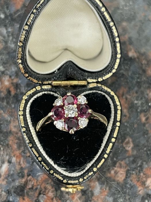 Inel vintage din aur 18 kt cu diamante si rubine!