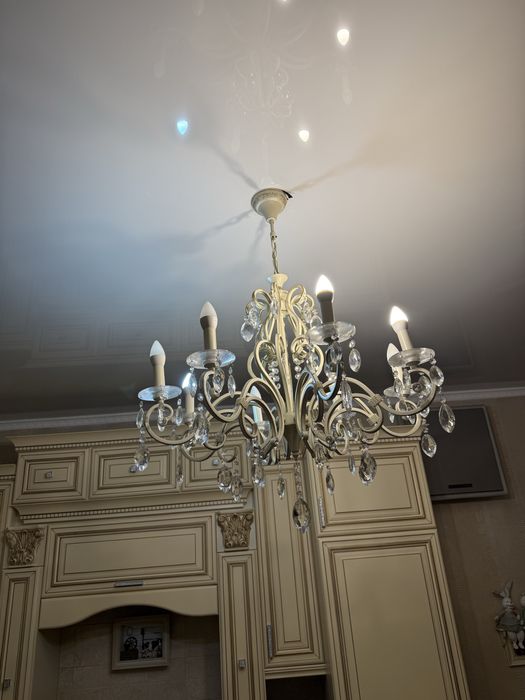 Люстра  классическая продам