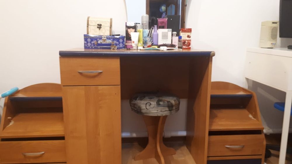 Продаётся камот и туалетный столик