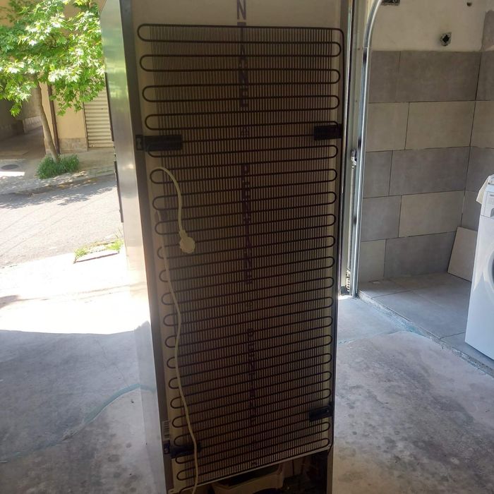 Хладилник с камера АЕG