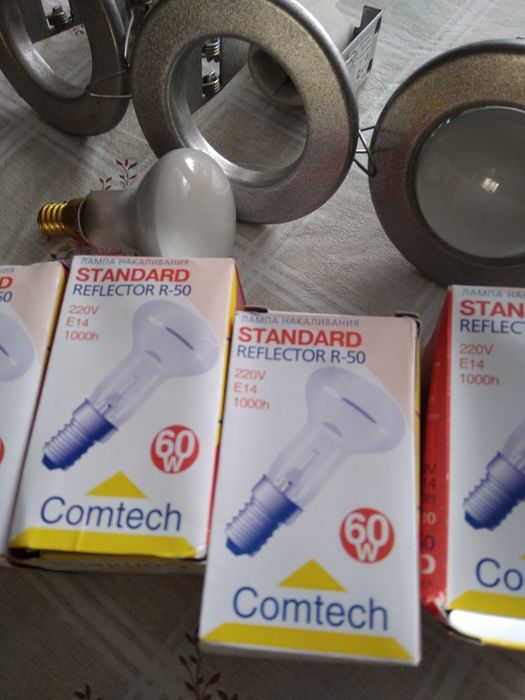 Продам точечный светильник