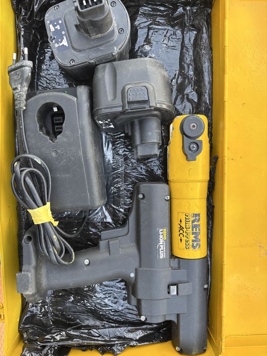Vind Rems 2023 Mini-Press 14,4V cu doi acum de 3ah si set bacuri Th 16,20,26