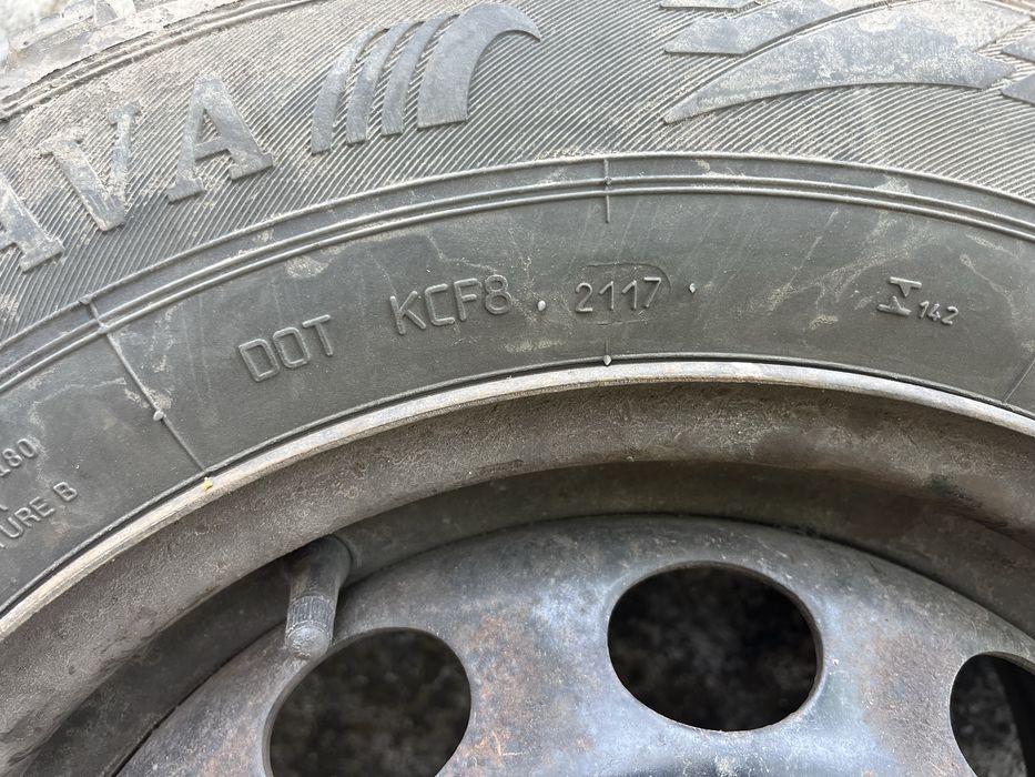Зимни гуми с джанти 15” + тасове