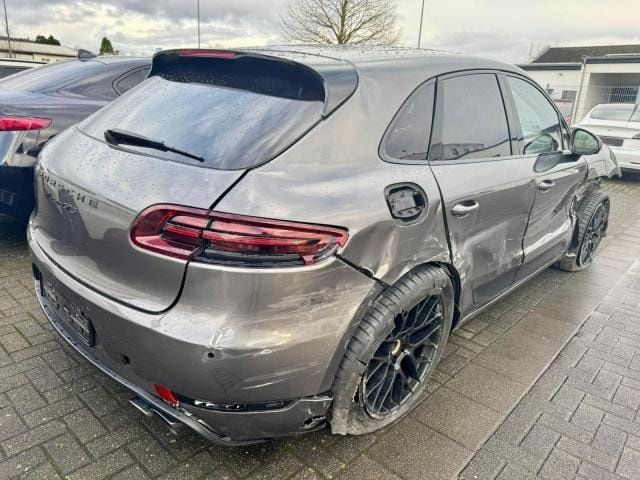 Vand Macan GTS avariat