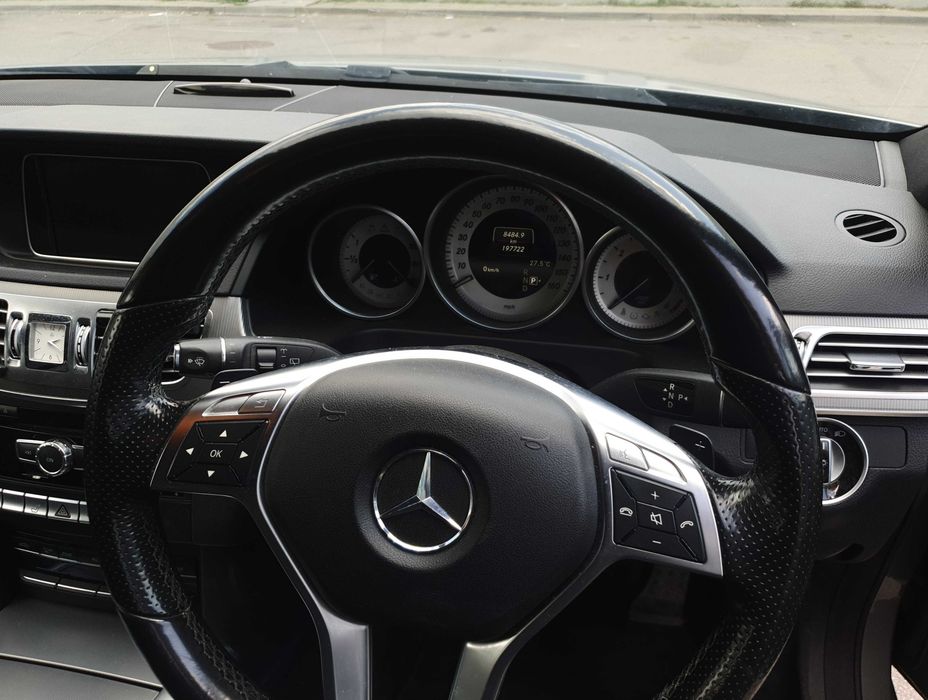 Mercedes-Benz E 220 AMG BLUETEC