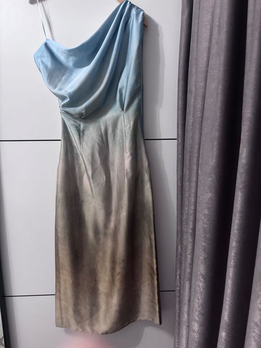 Zara нова сатенена рокля