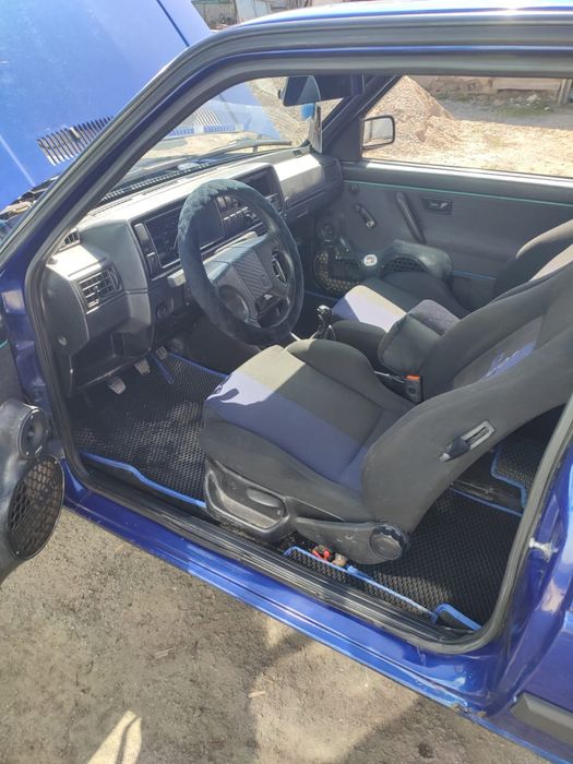 Продаю автомобиль гольф 2 год 89