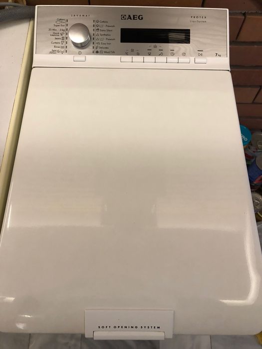 Продавам пералня AEG с горно зареждане за части