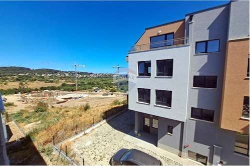 Продава се Двустаен апартамент в Варна, м-т Траката - 82 кв.м за 1525 €/кв.м - Снимка #1