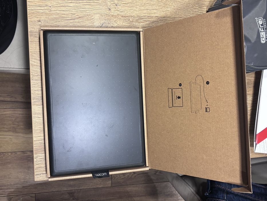 Графичен таблет One by Wacom Medium CTL-672 + писалка – отлично състояние