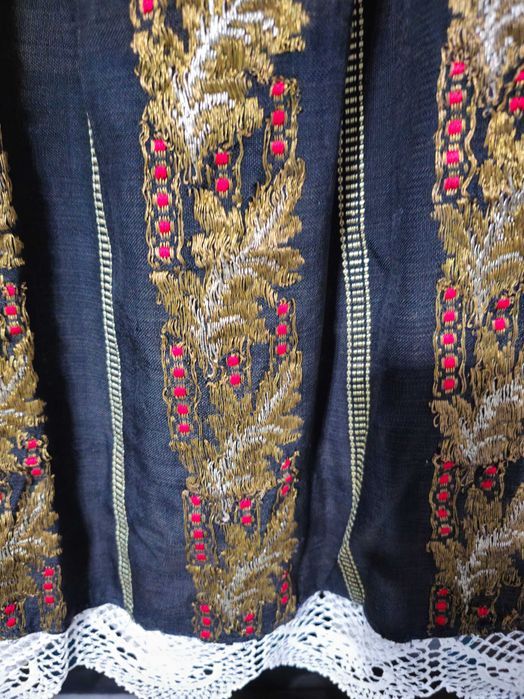 Vand costum popular autentic vechime 100 ani