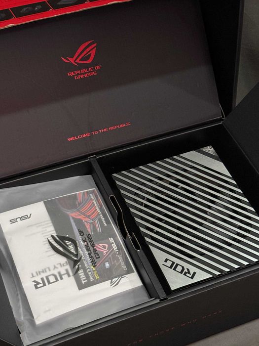 Блок питания ASUS ROG Thor Platinum II 1000W (1000P2-GAMING)