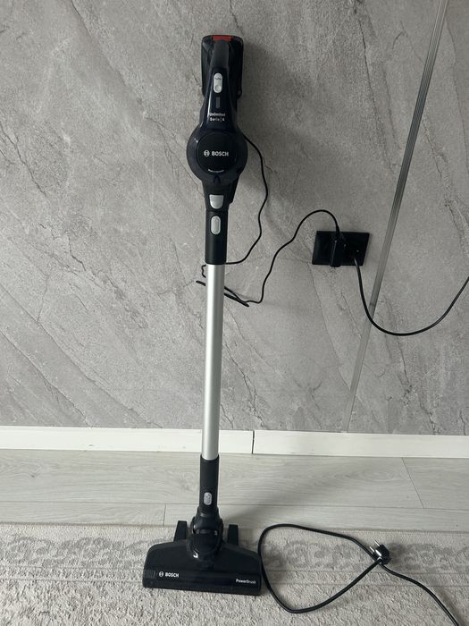 Продам вертикальный пылелос фирмы Бош