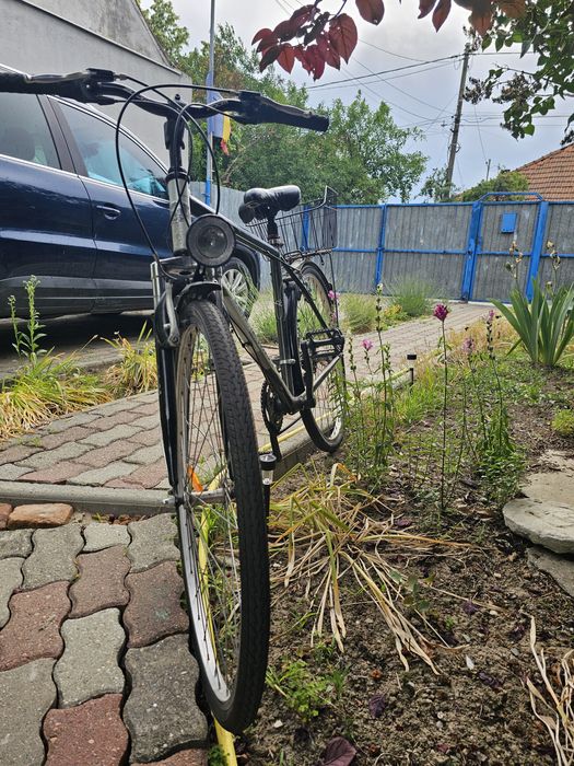 De vânzare bicicleta cu cos in spate