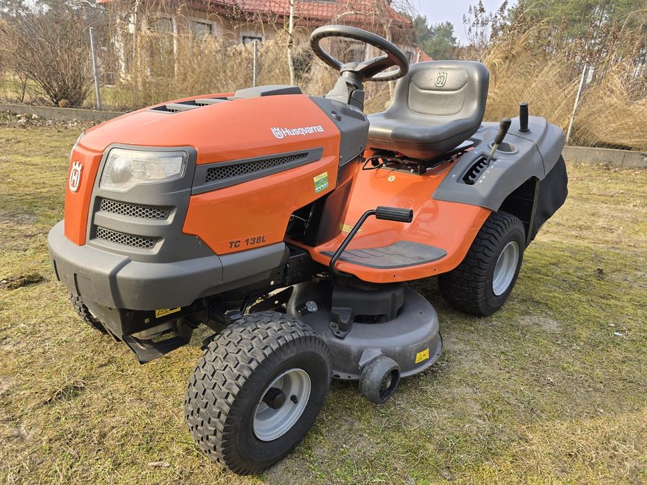 Tractoras tuns iarba Husqvarna TC 138L
