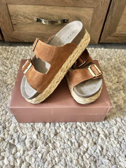 Papuci piele, superbi, nr. 38.