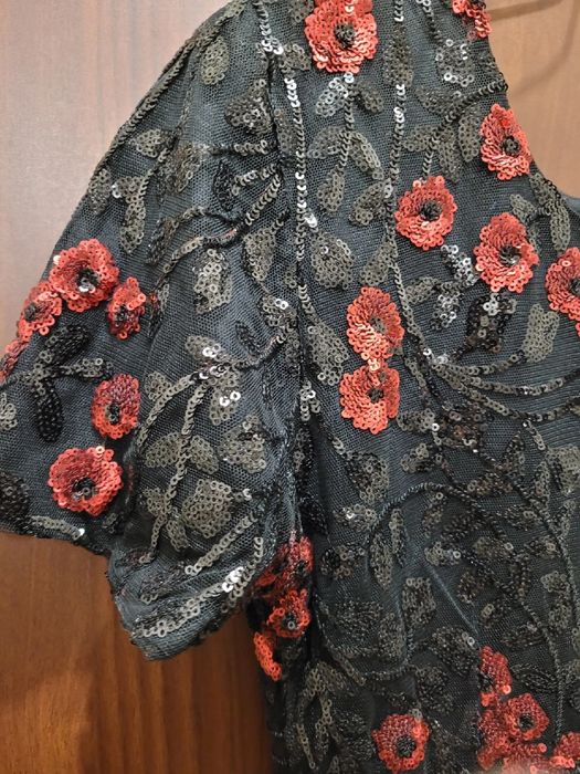 Нарядное платье 
(размер на 46/48)