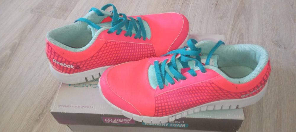 Reebok фирменные кроссовки