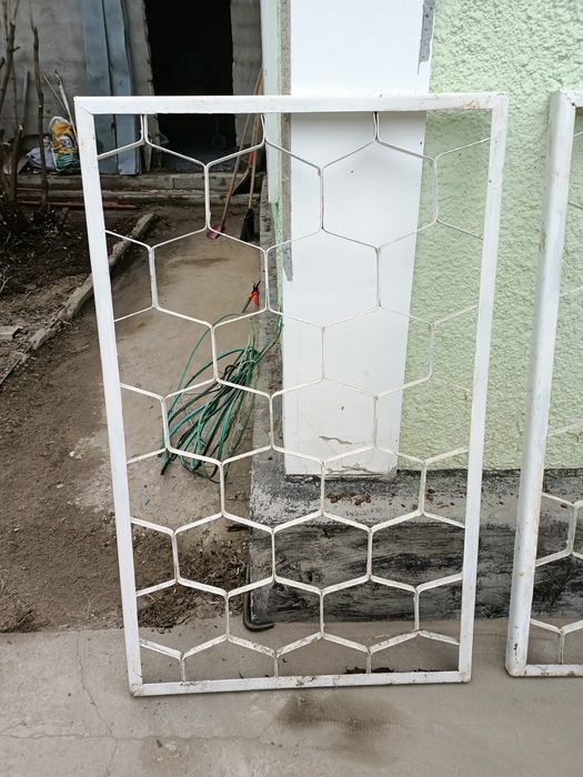 Продам металлические решетки для окон
