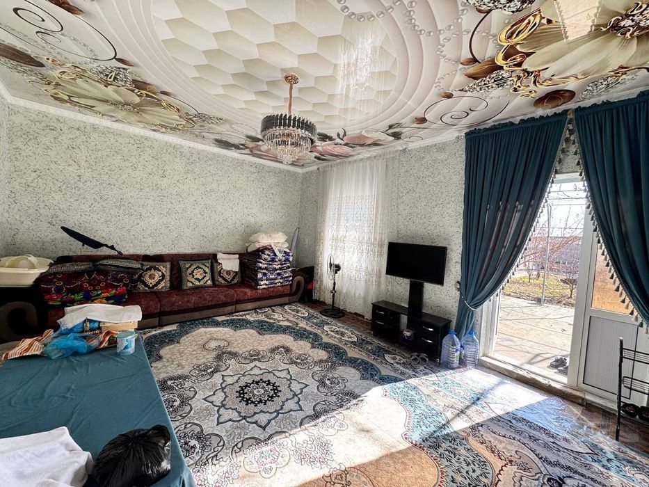 Ховли арзон нархда сотилади