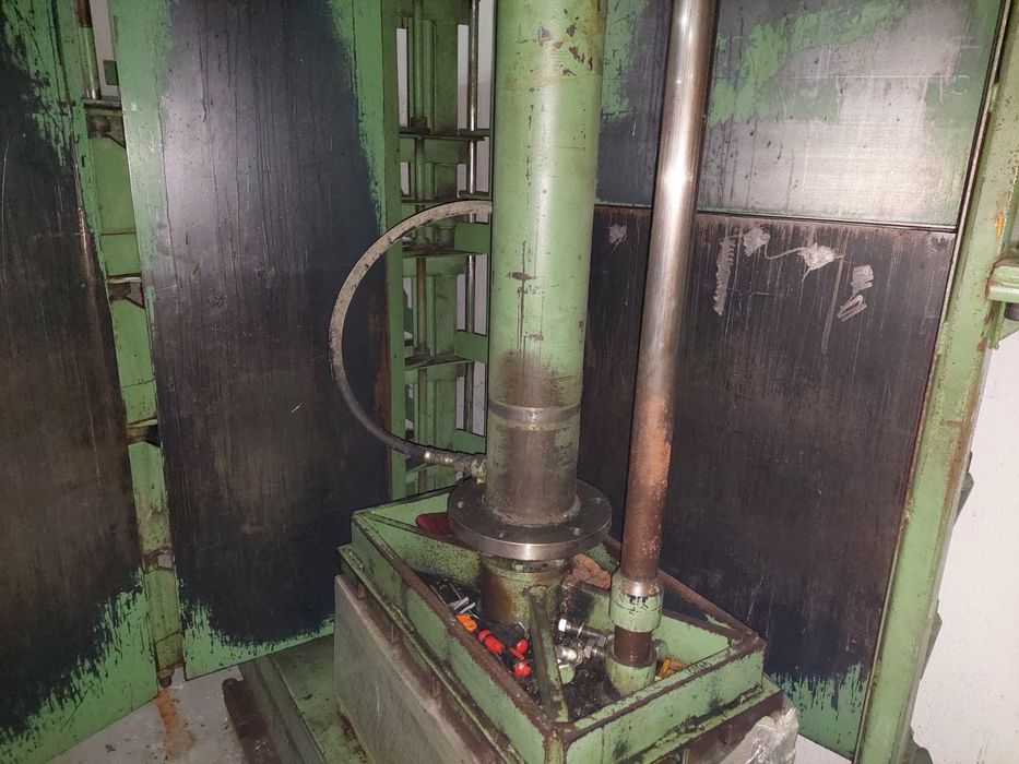 Преса/балировачка за дрехи