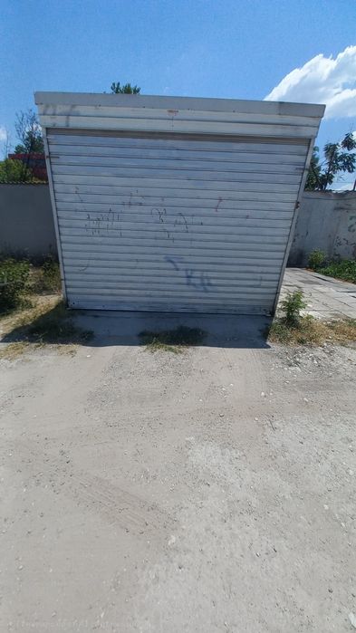 СПЕШНО!!! Продавам бетонен гараж с автоматична ролетна щора