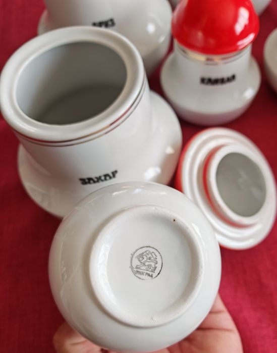 Порцеланови буркани за подправки