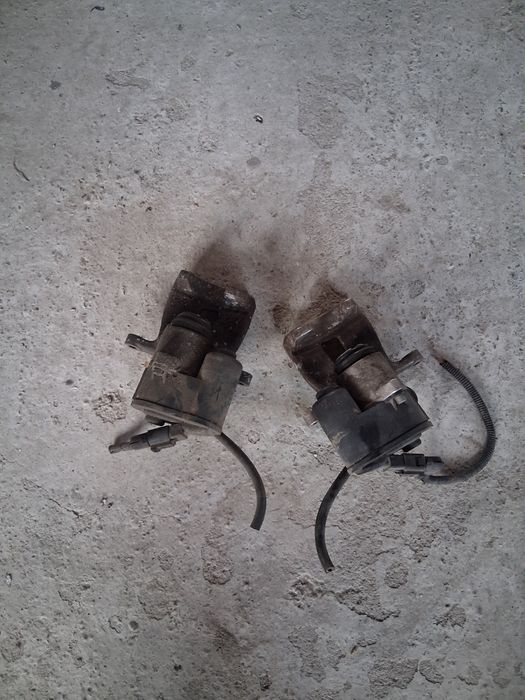 Vând etriere de Volkswagen Passat B6 electrice