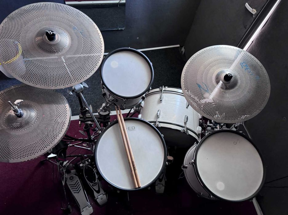 Комплект барабани, електронни, акустични, хибридни, DIY