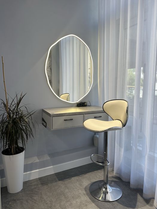 Сдаётся место визажиста