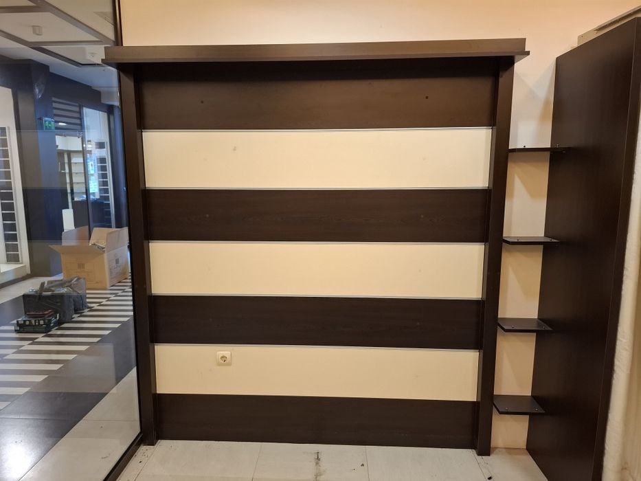 Стелажи, рафтове, магазин за дрехи