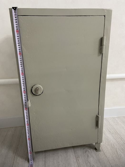 Сейф металлический