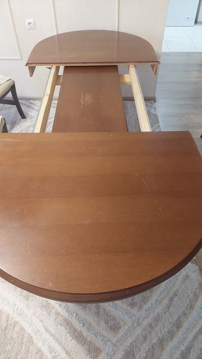 Стол дубовый в хорошем качестве