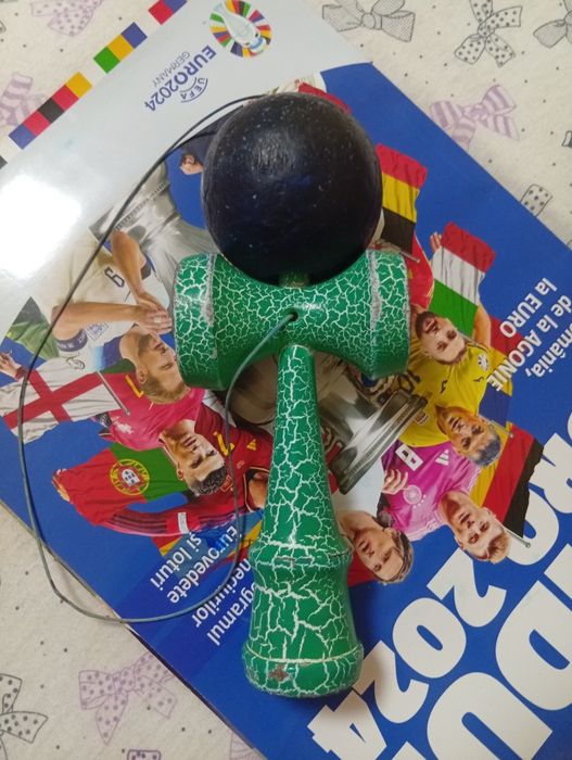 Vând kendama stare utilizată